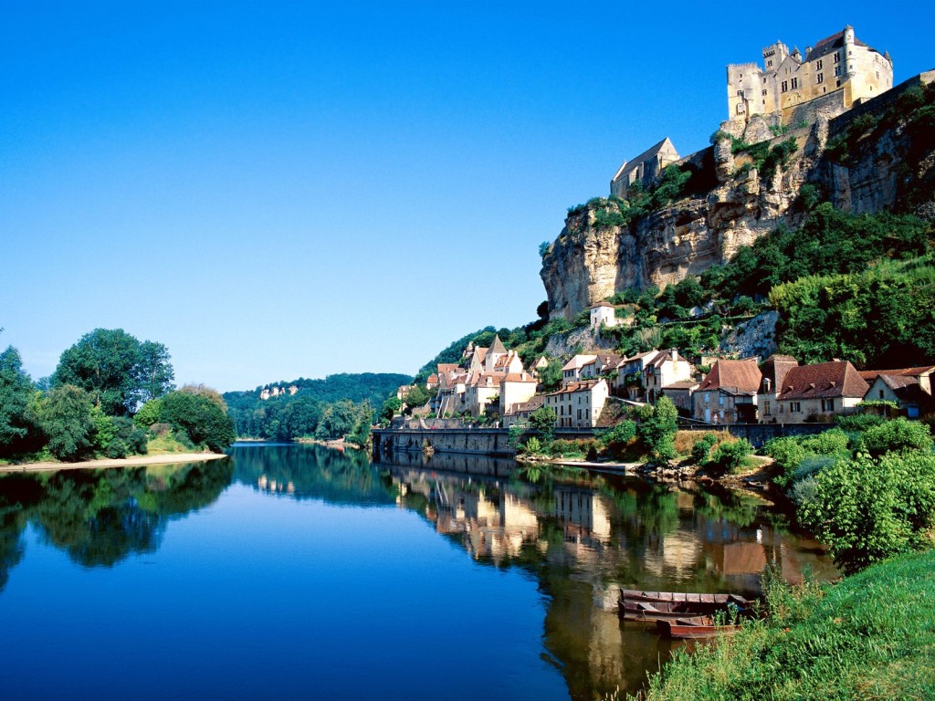 El Dordonya, al seu pas per Beynac. Per aquí vam passar en canoa. Bonic o no?